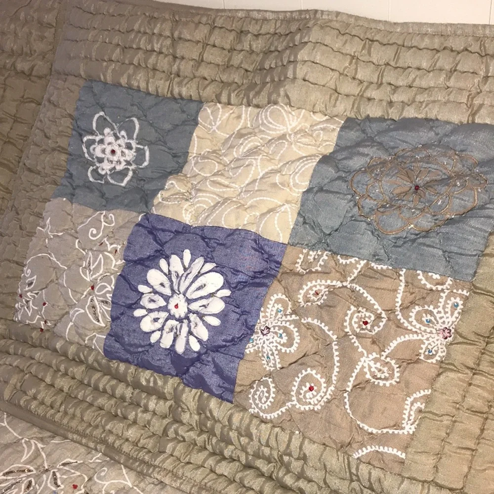 Quilted Comforter with Beading & 2 Pillow Shams